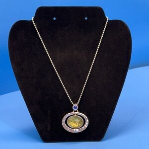 Chic Silver Necklace with Blue Gemstone